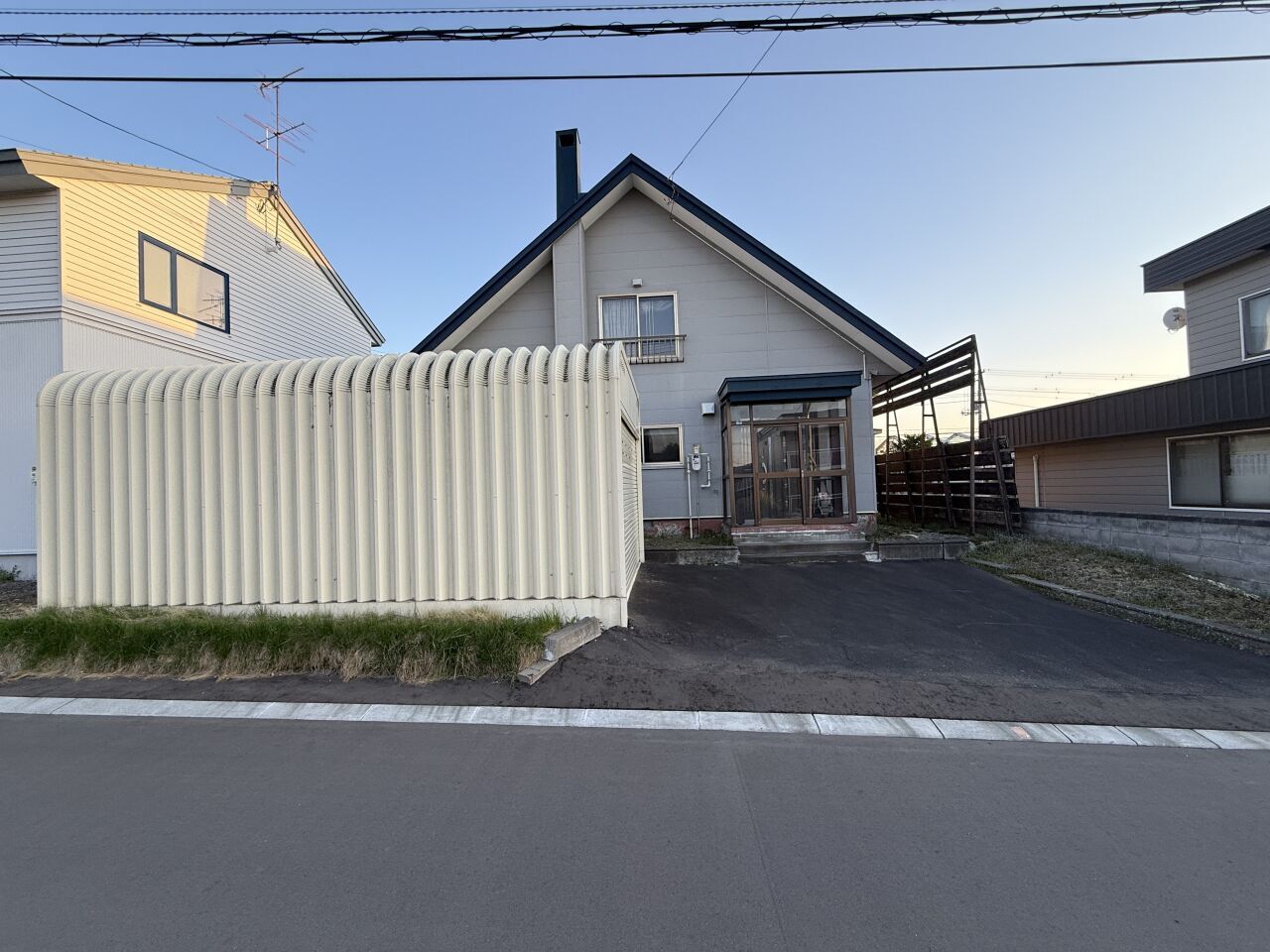 千歳市信濃2丁目 売土地 前面道路含む現地写真
