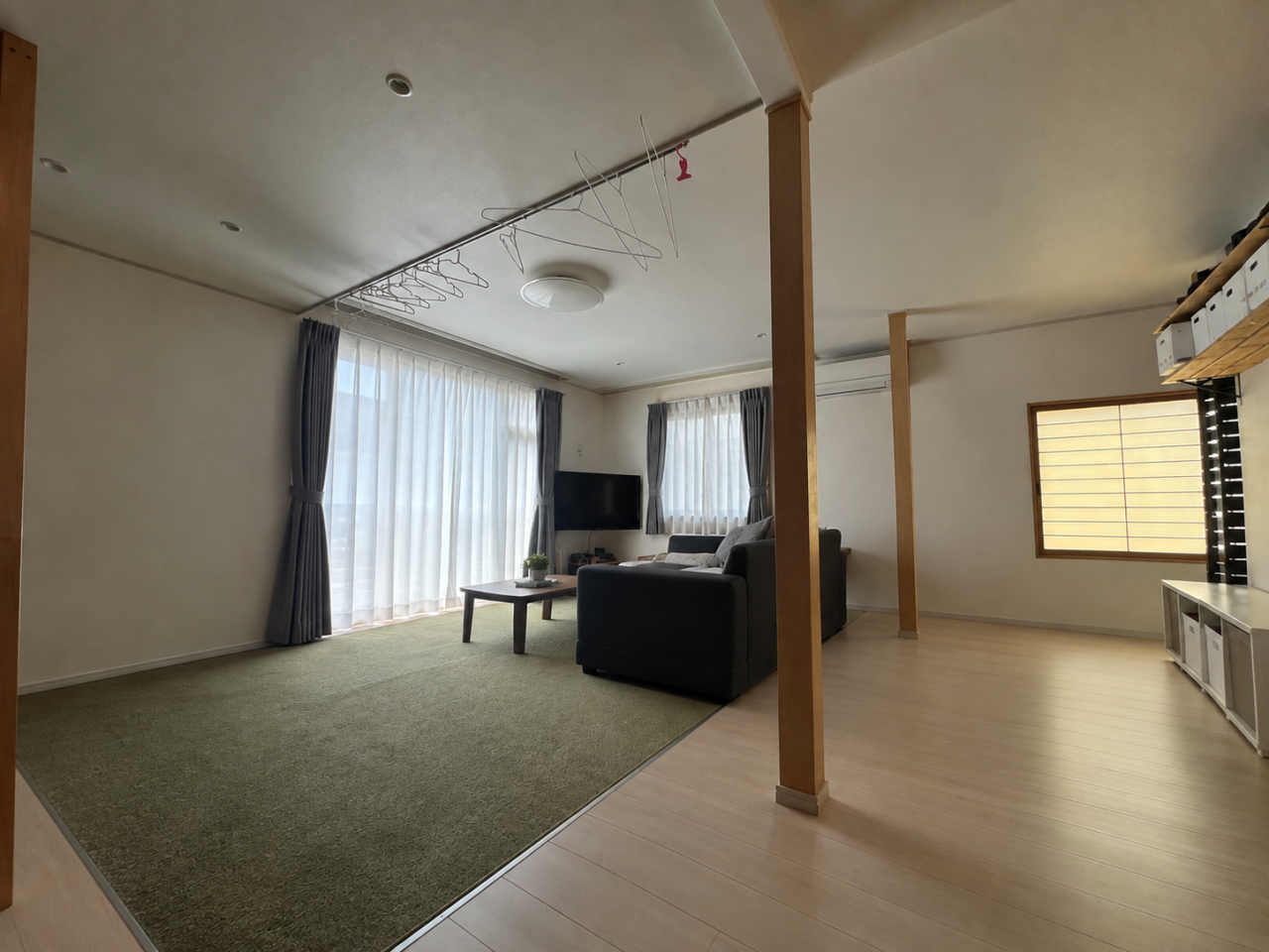 洞爺湖町泉中古戸建の広々としたリビング